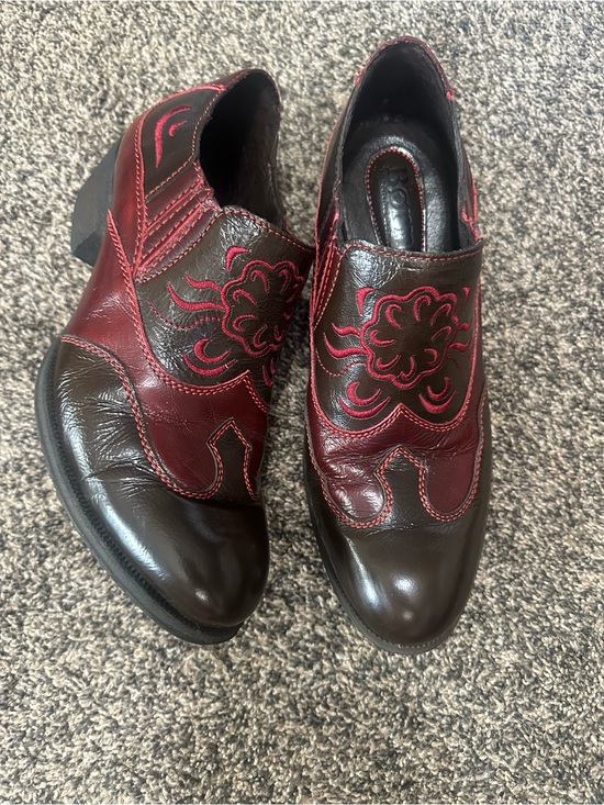 Born Shoes - Women’s Born Amibeth Leather in Dark Brown/ Burgundy size 8, Western Ankle Boots